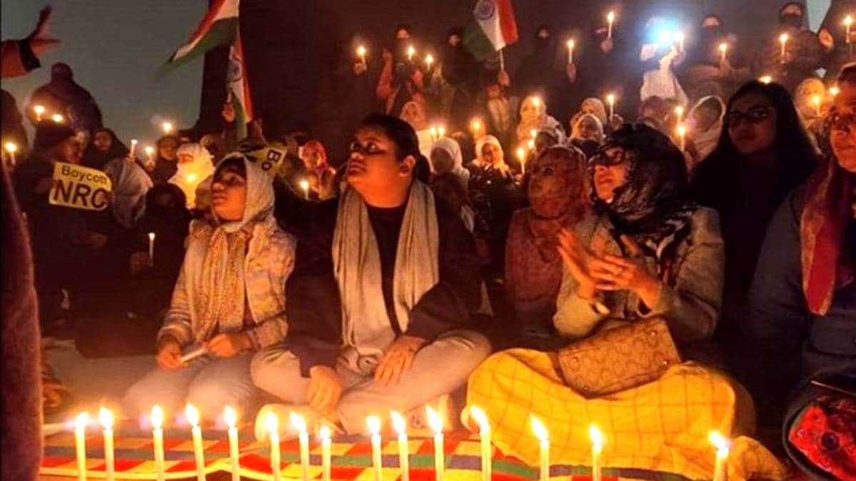 घंटाघर पर भारी संख्या में महिलाओं का प्रदर्शन(Twitter photo)