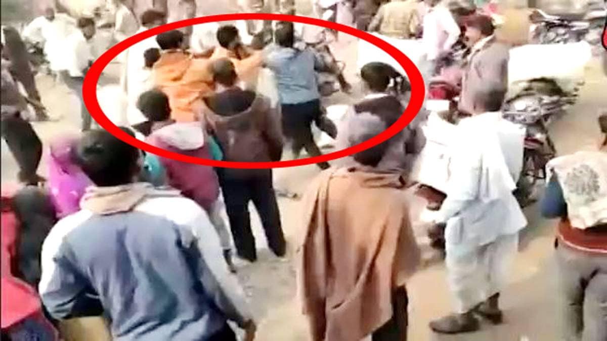 किसानों के बीच मारपीट
