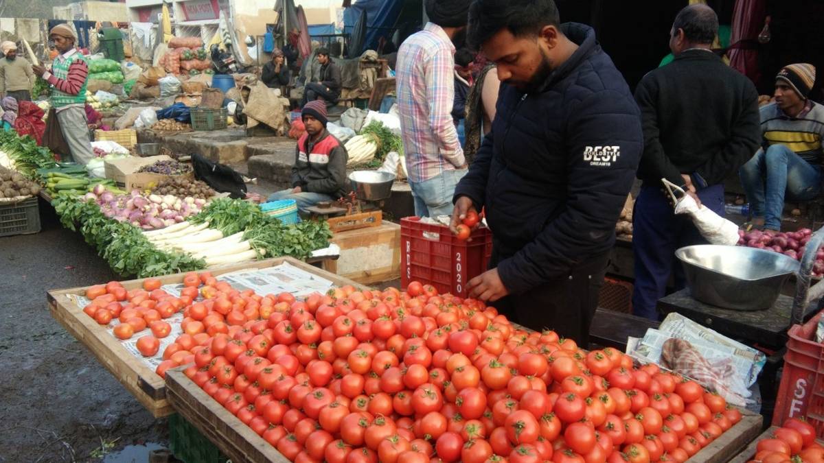 महंगाई बना मुद्दा (फोटो-Dilip Sahu)