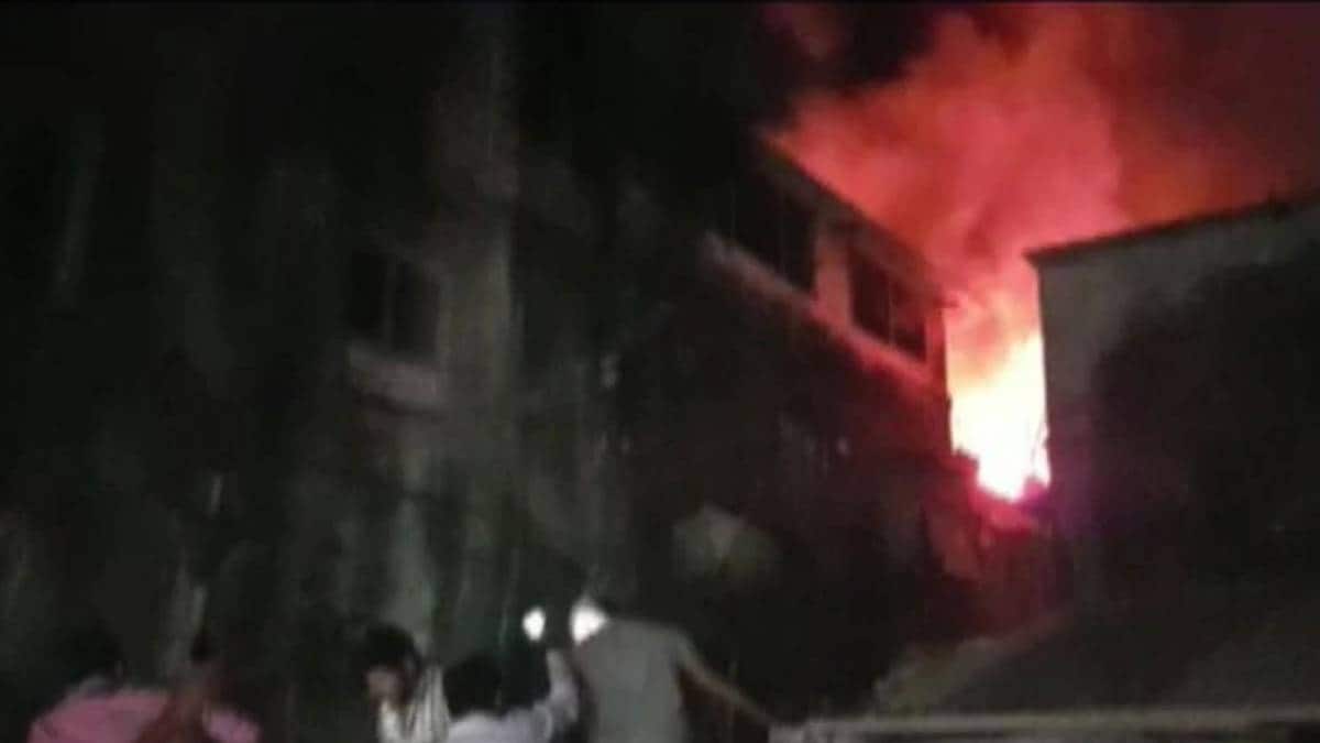 कुर्ला में लगी भीषण आग