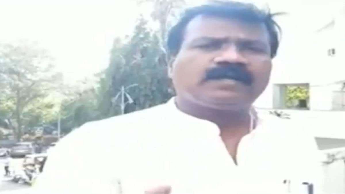 कांग्रेस नेता की गुंडागर्दी का वीडियो (Video Grab)