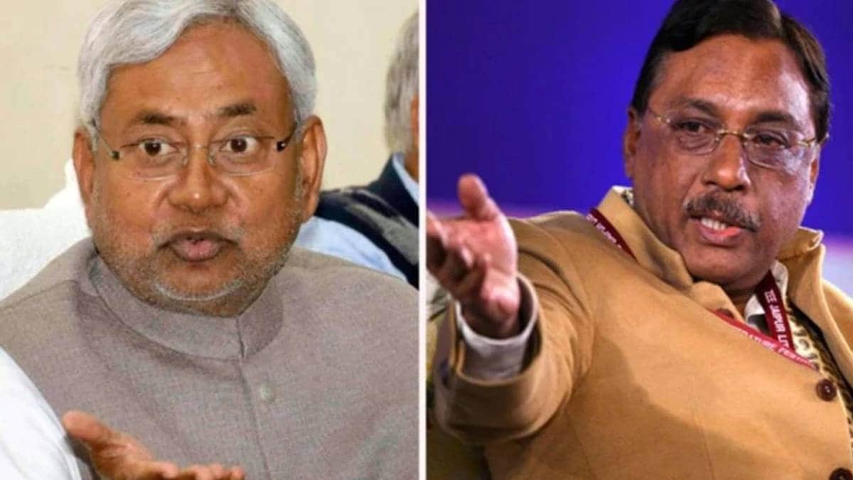 नीतीश कुमार और पवन वर्मा में जुबानी जंग (फोटो-इंडिया टुडे)