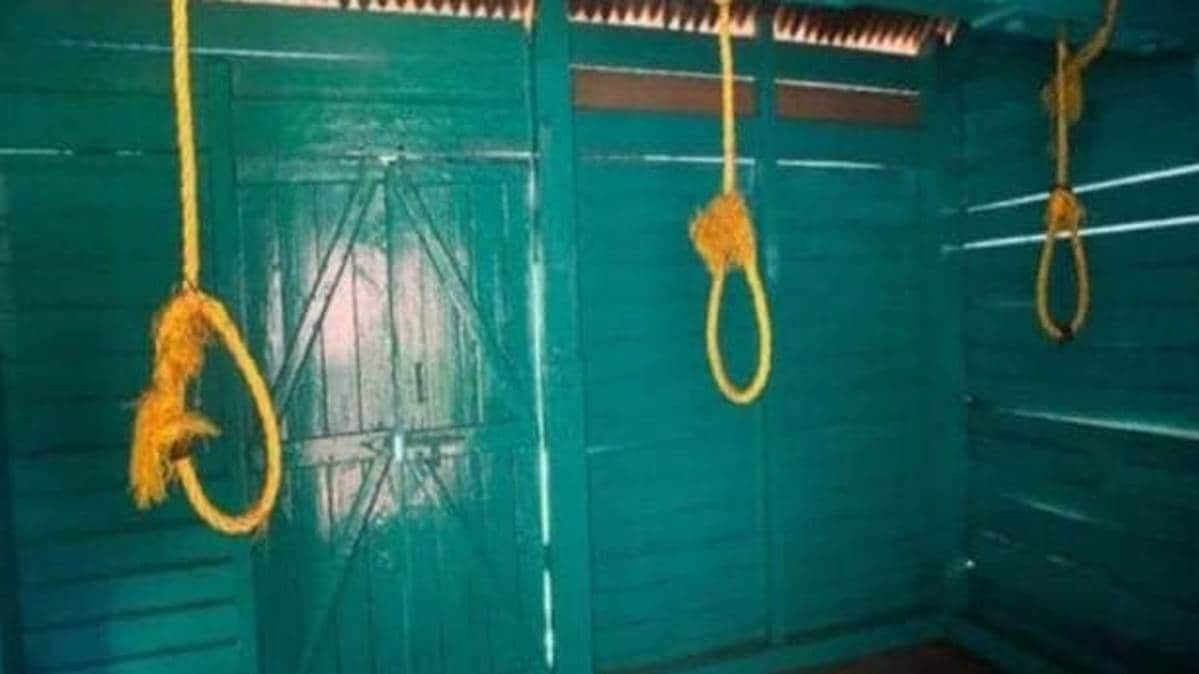 दया याचिका के रद्द होने तक अटका मामला