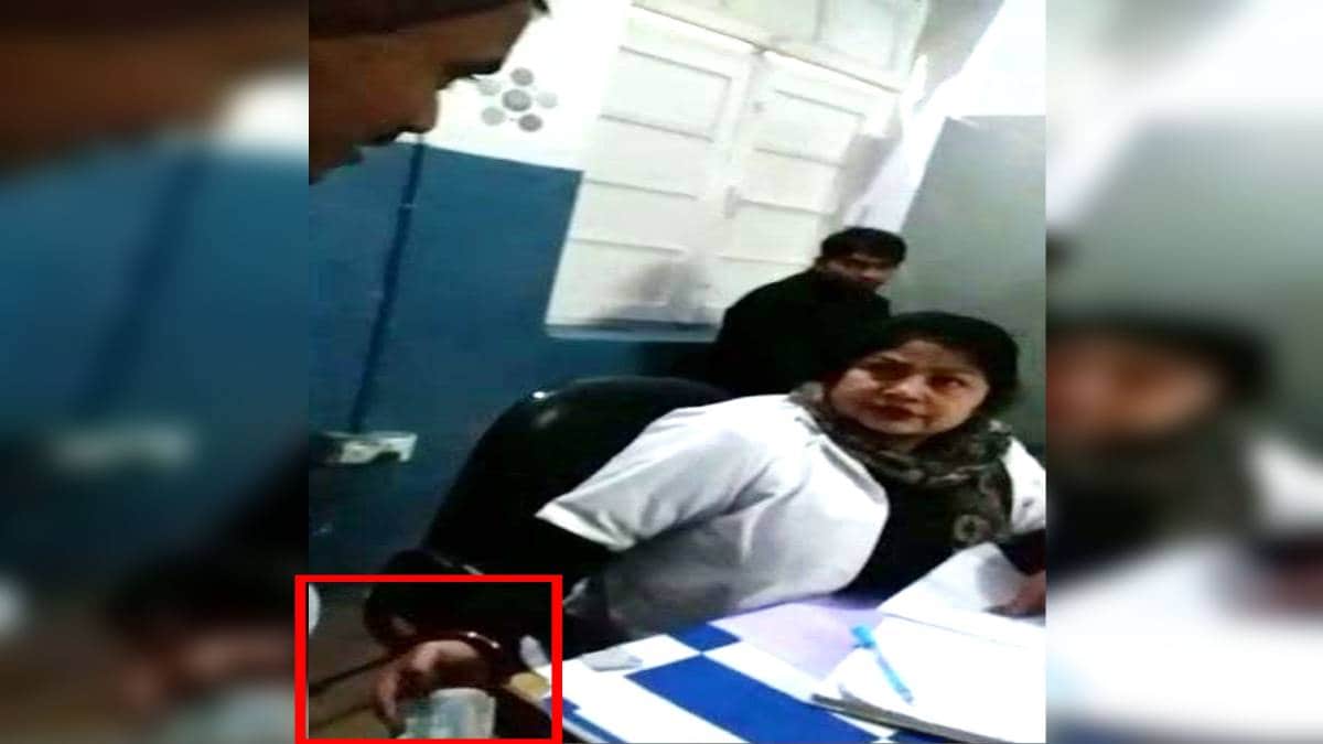 रिश्वत लेते हुए नर्स