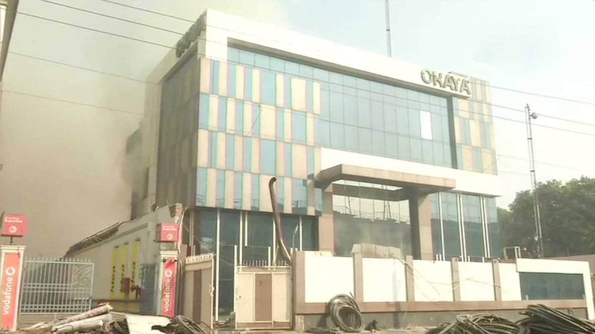 पीरागढ़ी में Okaya बैट्री की फैक्ट्री में आग (फोटो- ANI)