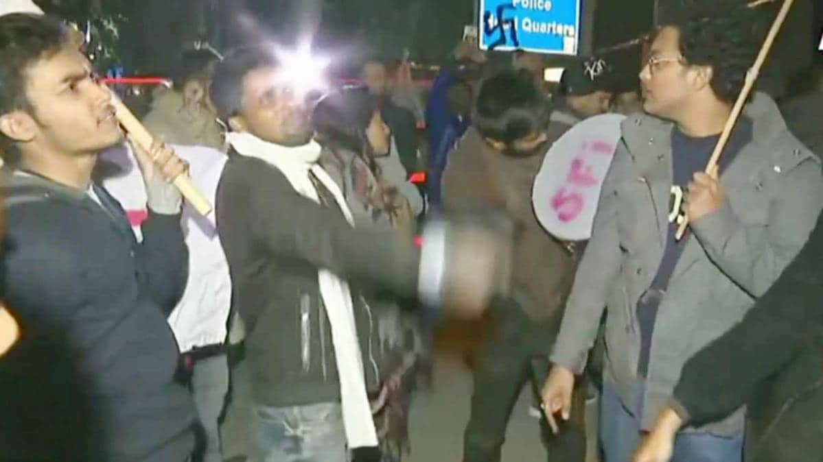 JNU छात्रों ने दिल्ली पुलिस हेडक्वार्टर को अपना निशाना बनाया