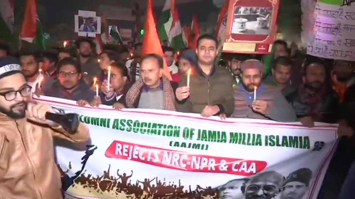 नागरिकता कानून के खिलाफ प्रदर्शन जारी (PHOTO ANI)