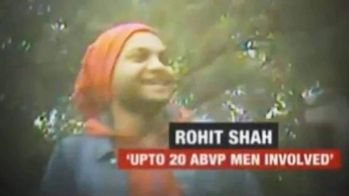 आजतक स्टिंग के दौरान रोहित शाह