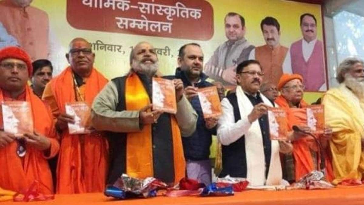 छत्रपति शिवाजी से पीएम मोदी की तुलना पर विवाद