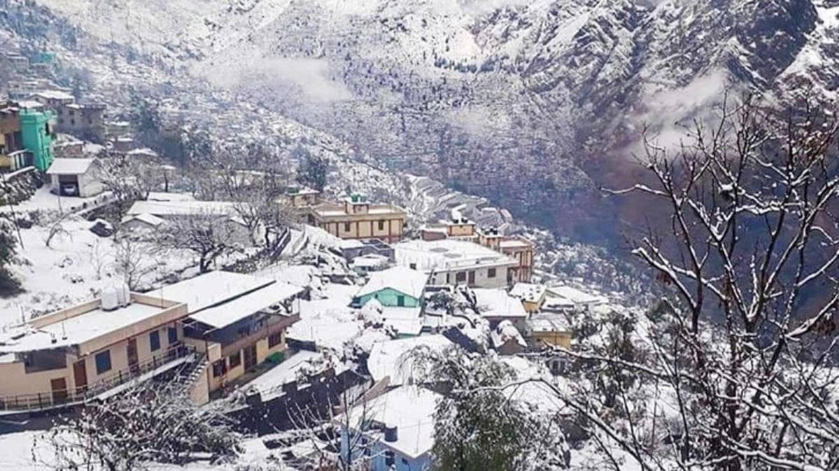 Heavy snowfall is likely to occur at isolated places located at a height of 3000 metres and above in Chamoli, Pithoragarh, Rudraprayag and Uttarkashi districts. (PTI file photo)