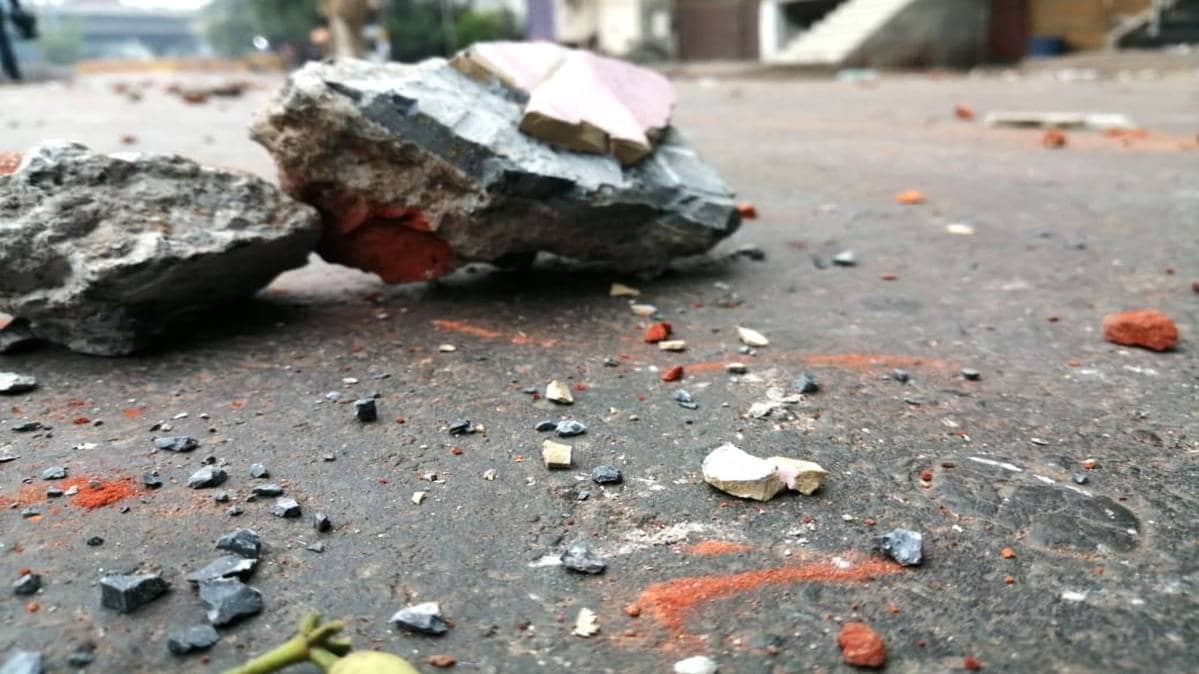 दो पक्षों में जमकर पत्थरबाजी (फाइल फोटो-IANS)