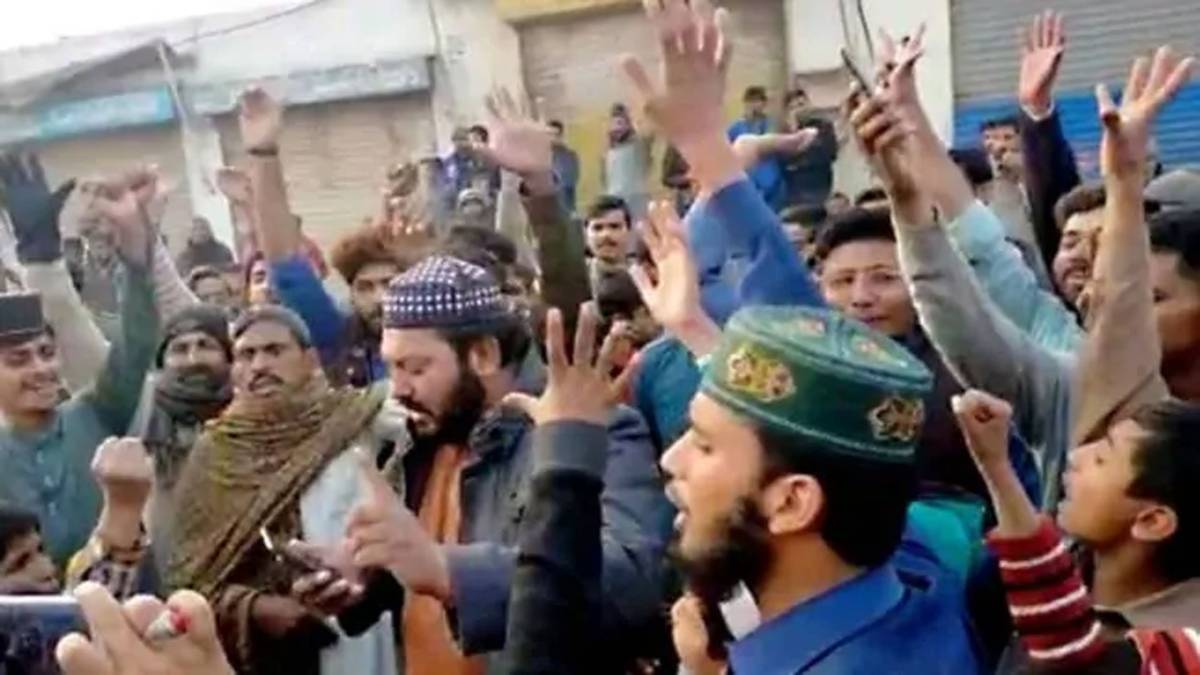 पाकिस्तान में हिंदू-सिख होना गुनाह!