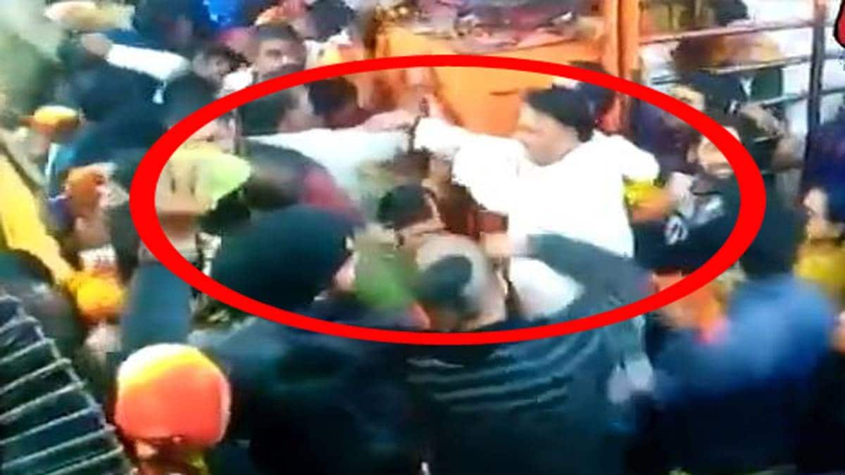 मंदिर में शख्स की पिटाई
