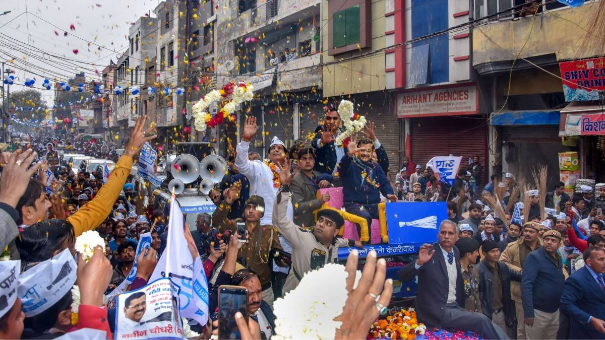 दिल्ली में मुख्यमंत्री अरविंद केजरीवाला चुनाव प्रचार करते हुए (फाइल-पीटीआई)