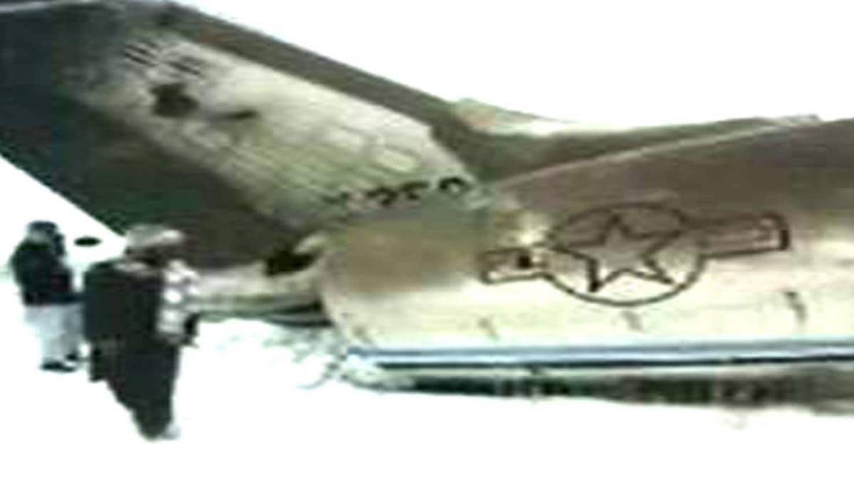 हादसे के बाद जलता हुआ विमान