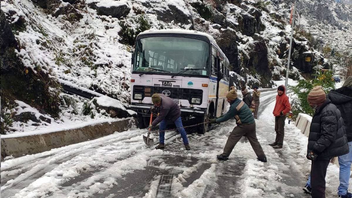 उत्तराखंड में बर्फबारी (फोटो-PTI)