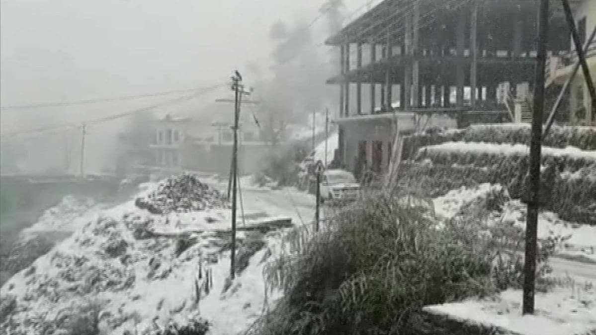 Uttarakhand: Munsyari in Pithoragarh received snowfall (Photo ANI)