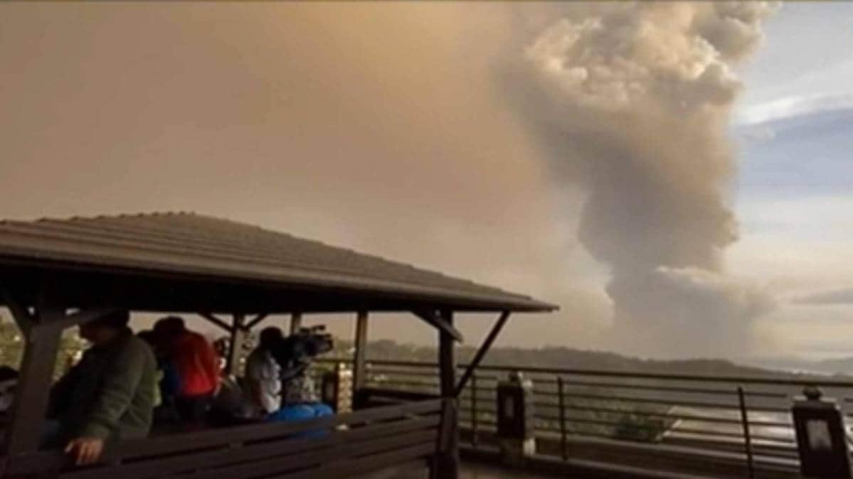 Philippines Volcano Could Erupt Again in Hours or Days, Threatening a Million People (Photo TV Grab)