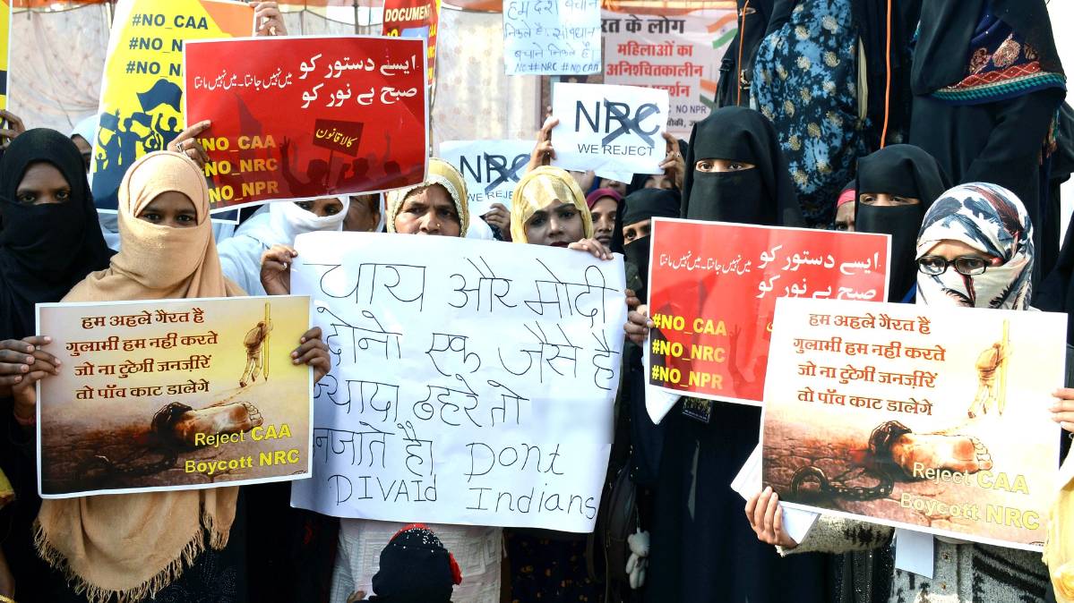 सीएए के विरोध में प्रदर्शन करती महिलाएं