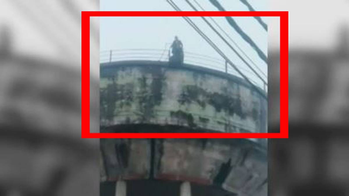 पानी की टंकी पर चढ़कर महिला ने किया हंगामा