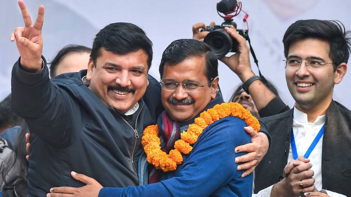 जीत के बाद अरविंद केजरीवाल (फोटो-PTI)
