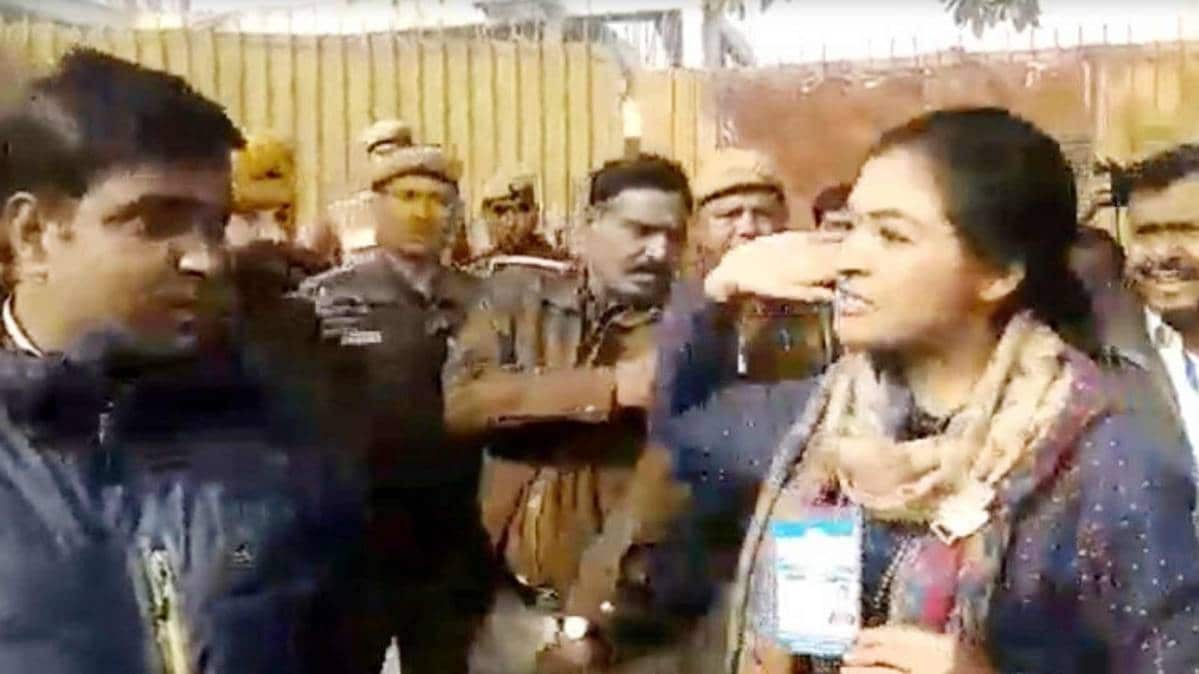 Alka Lamba slaps an AAP worker. (Video grab)