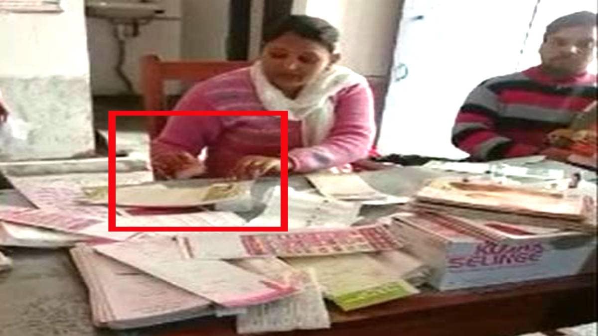 पैसे लेते हुए ANM का वीडियो वायरल