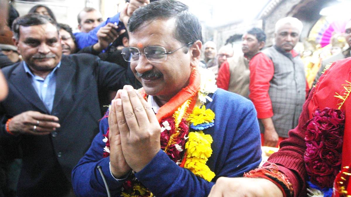 हनुमान का रूप धारण किए हुए शख्स