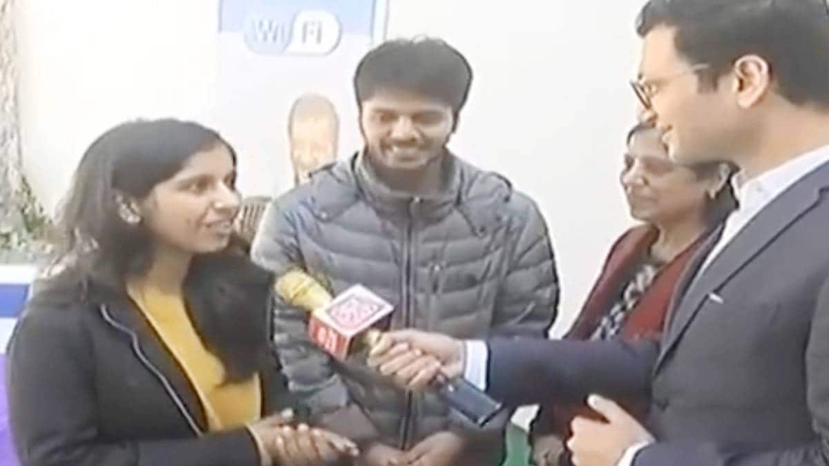 केजरीवाल के बच्चे हर्षिता और  पुलकित (Video Grab)