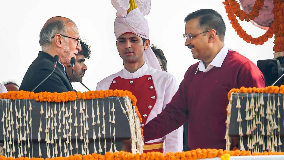 अरविंद केजरीवाल और दिल्ली के गवर्नर (फोटो- PTI)