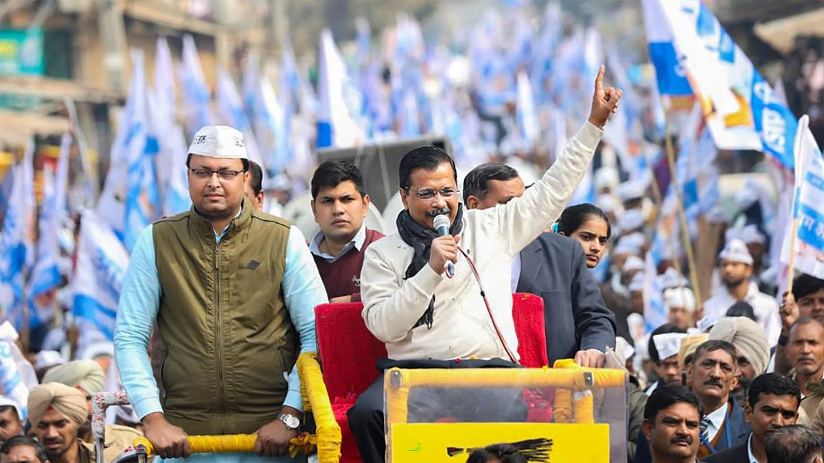 अरविंद केजरीवाल ने किया रोड शो- PTI photo