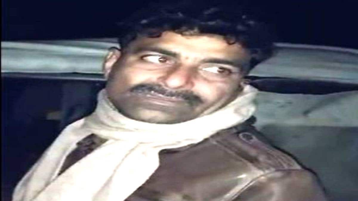 पुलिसवाले के साथ मारपीट