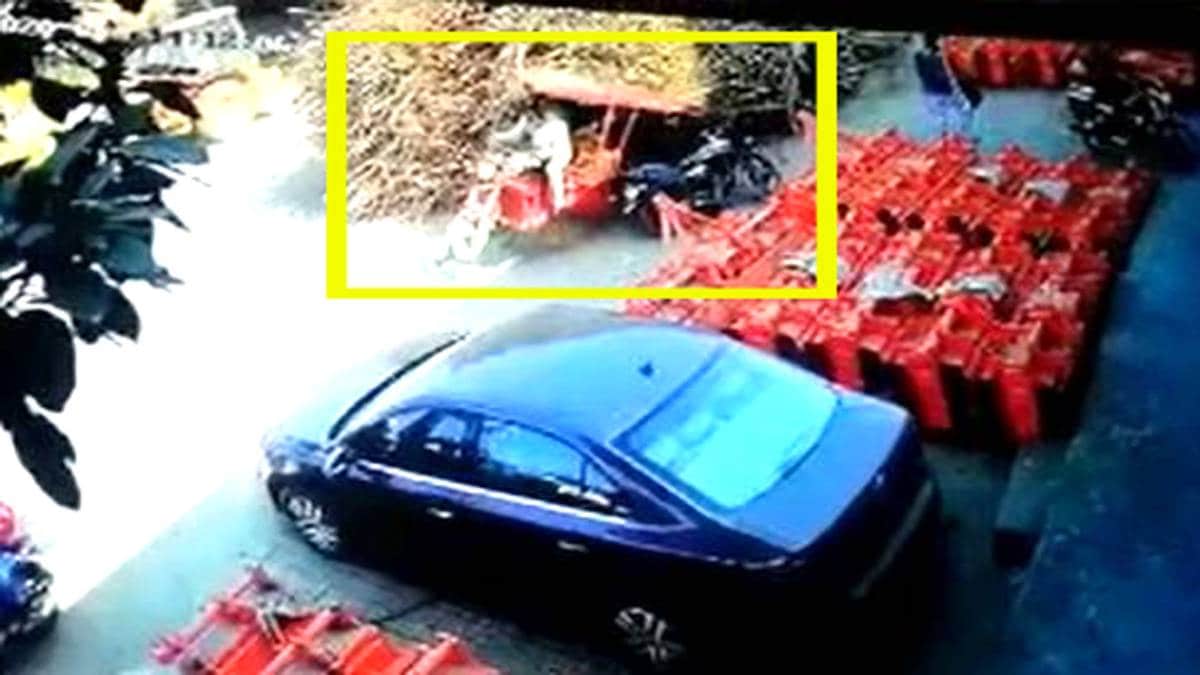 ट्रक पलटने से हादसा