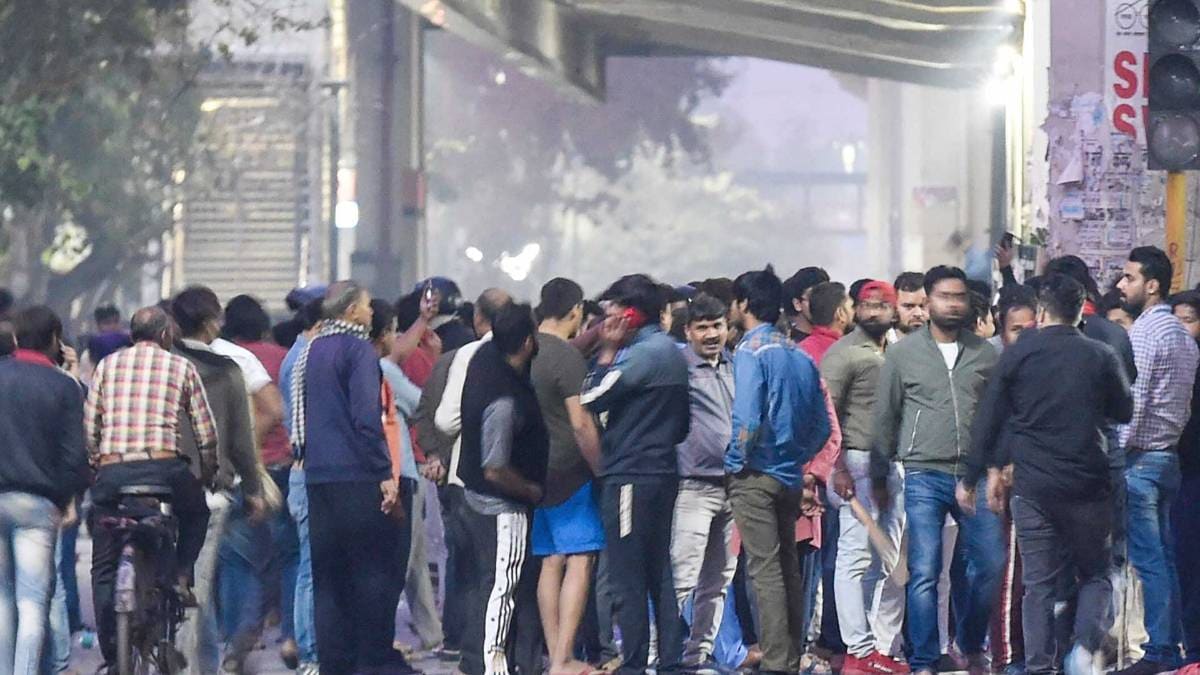 CAA को लेकर आपस में भिड़े दो गुट