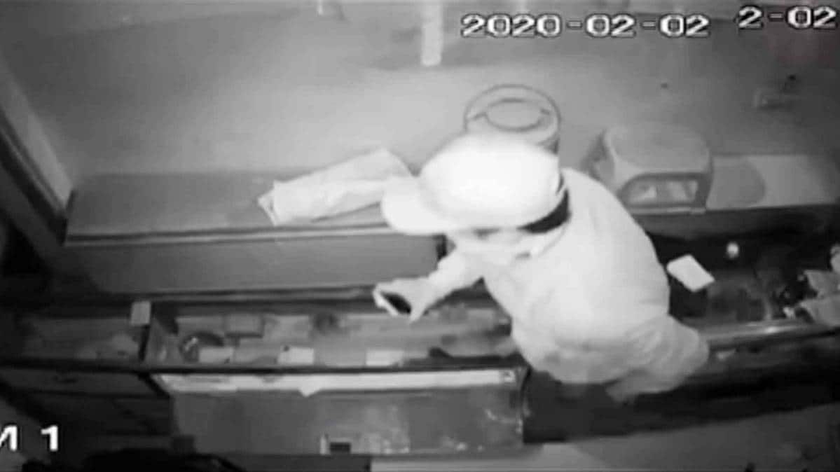 CCTV में कैद हुए चोर