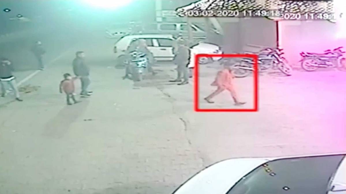 CCTV में कैद हुई तस्वीरें