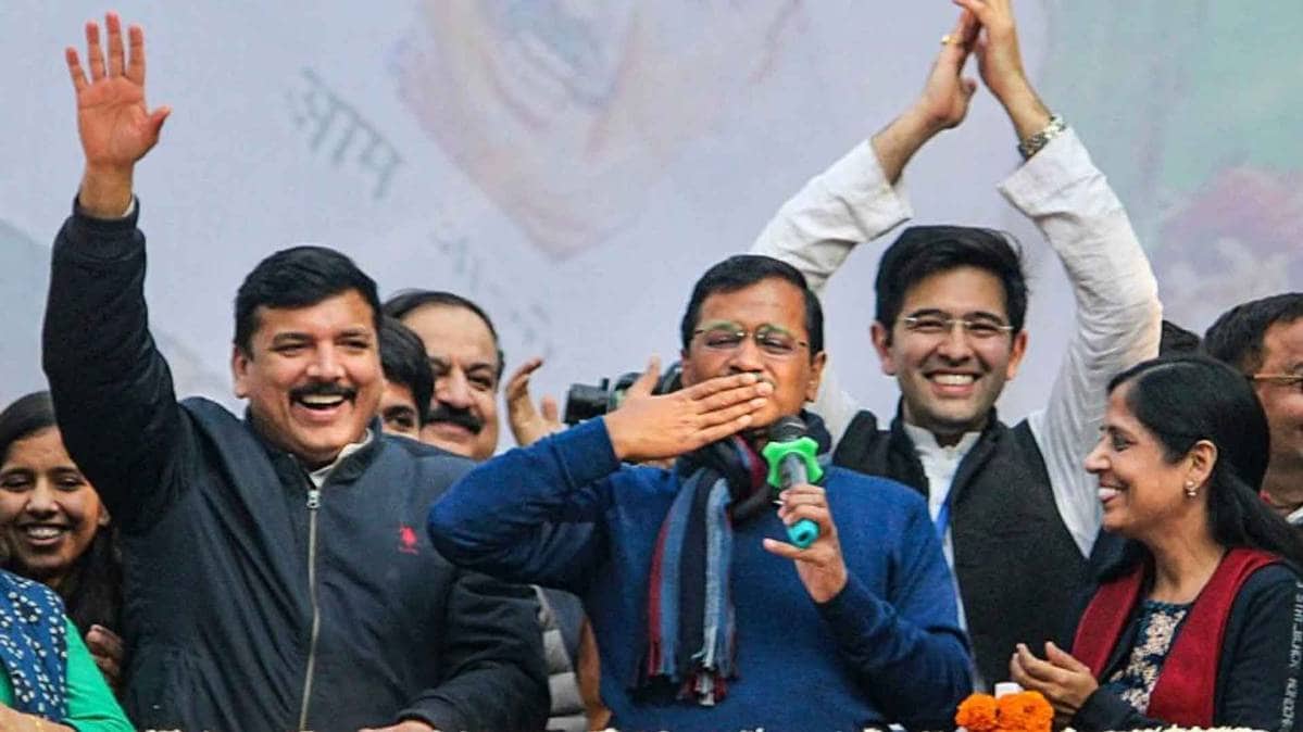 दिल्ली में AAP ने लहराया जीत का परचम (फोटो-PTI)