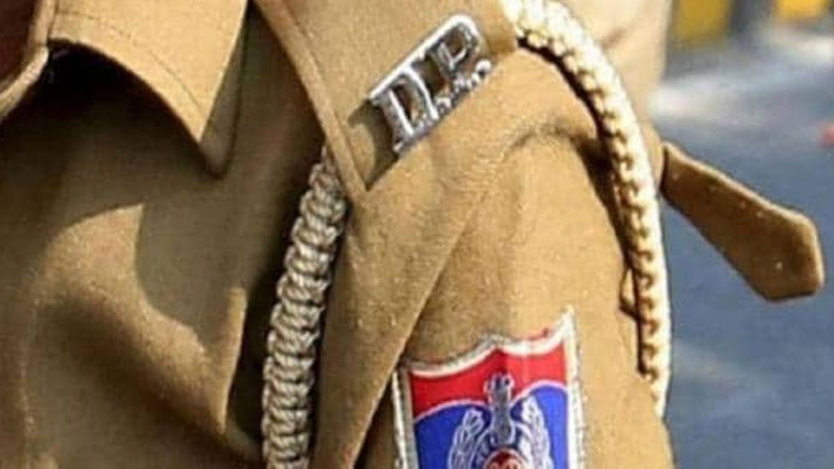 ख़ाकी-खादी में फर्क गायब!