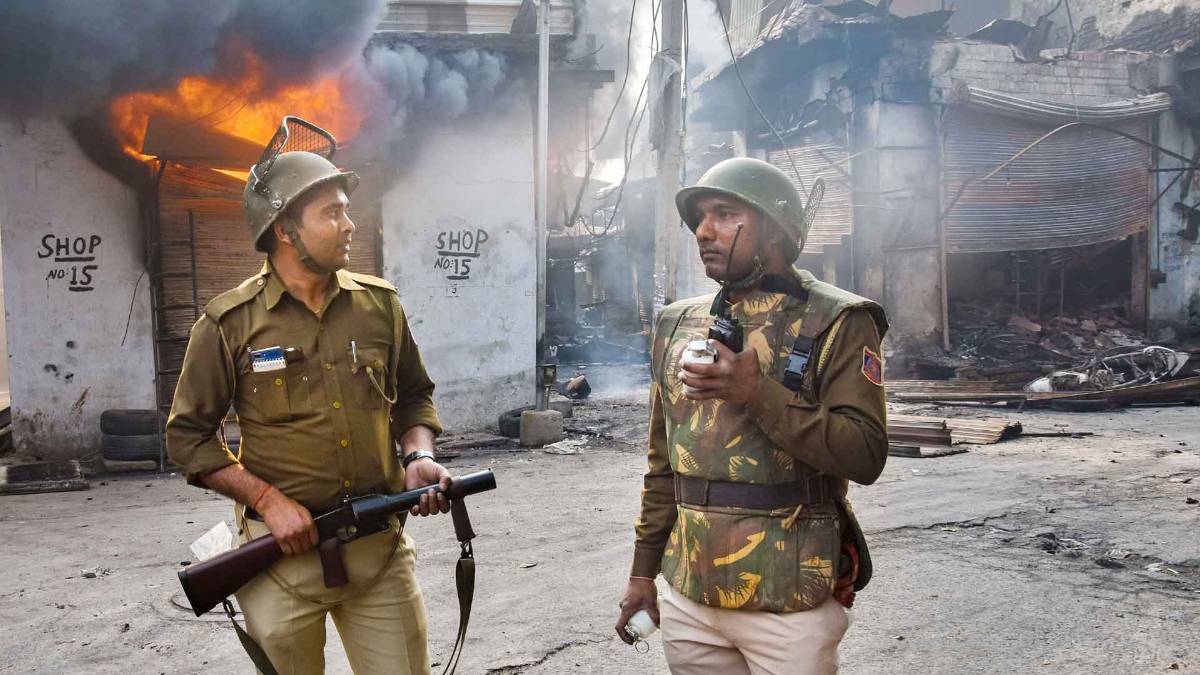 Delhi Violence: सवालों के घेरे में दिल्ली पुलिस