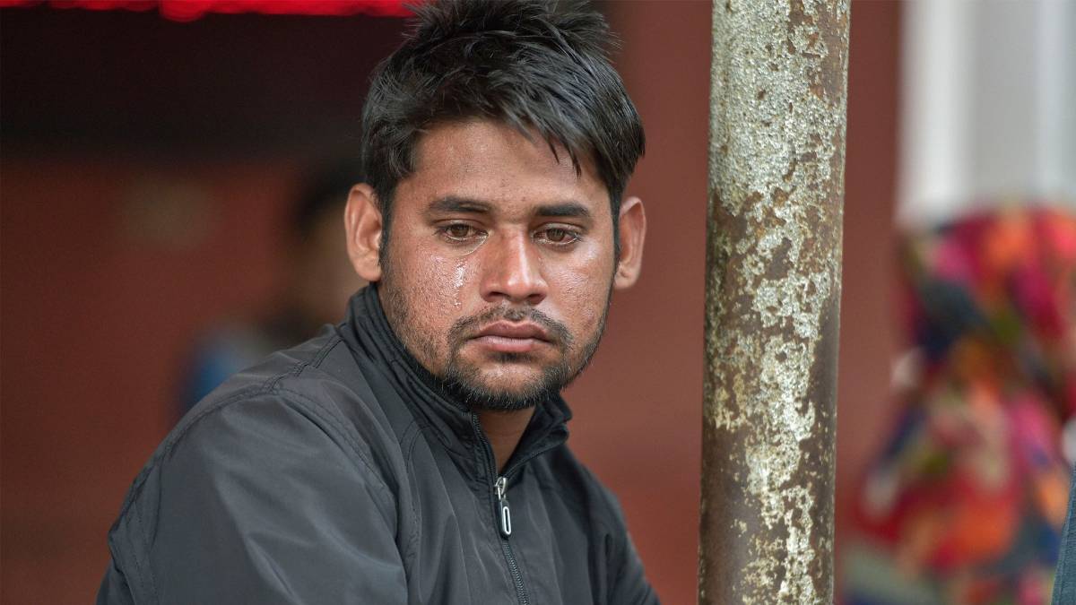 मृत्कों के रोते बिलखते परिजन- PTI photo