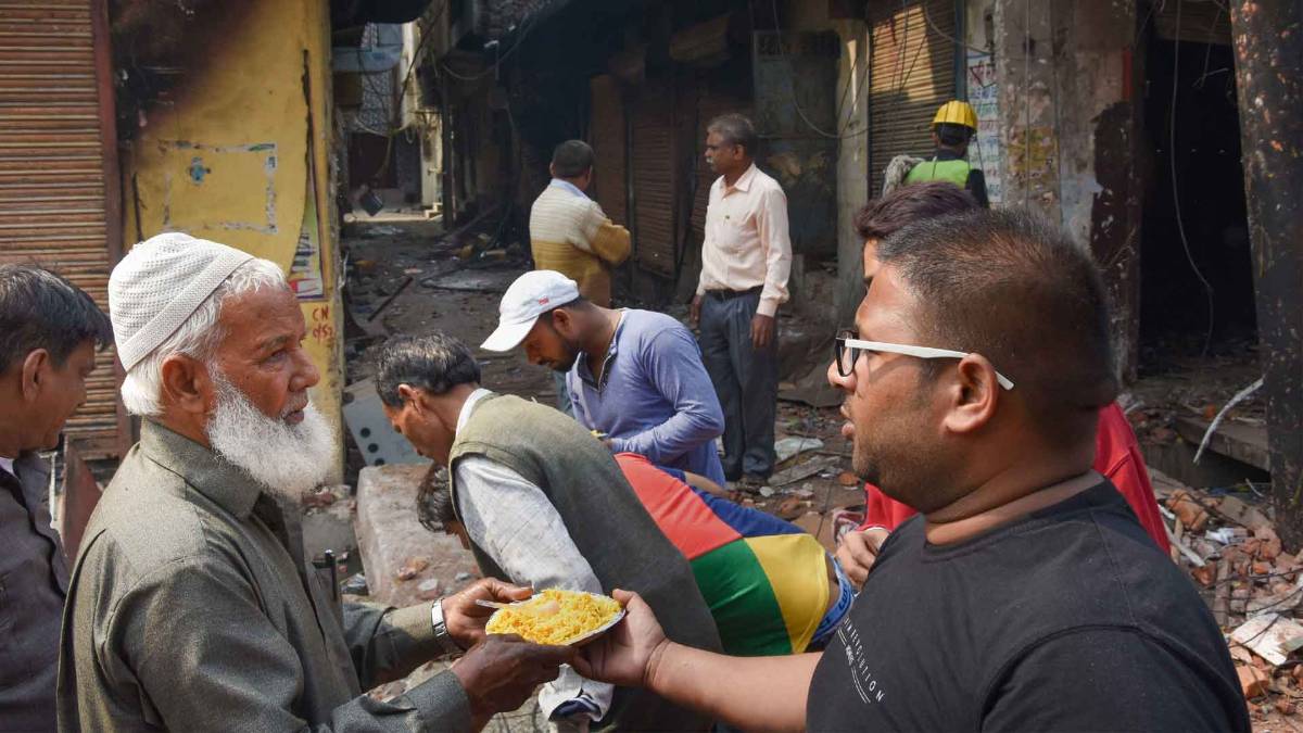 दिल्ली में हिंसा के बाद तेजी से सामान्य हो रहे हालात (फोटो- PTI)