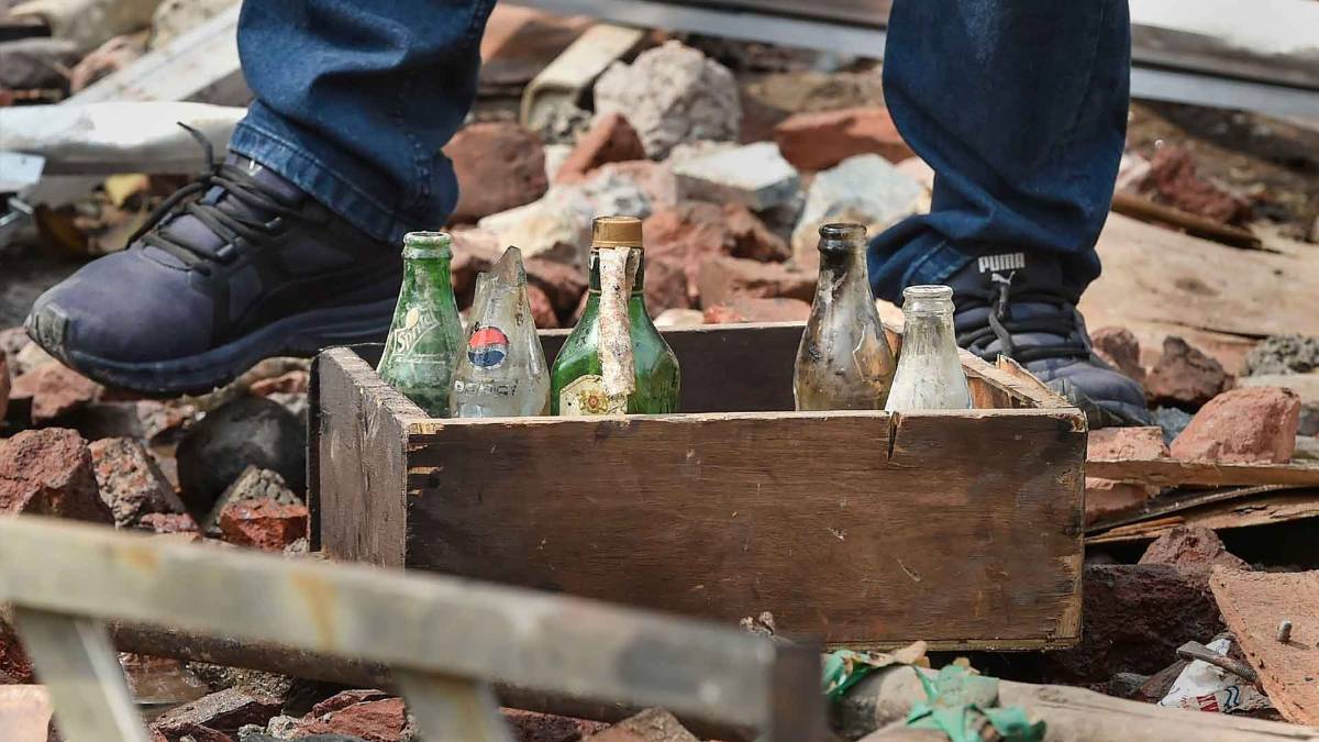 दिल्ली में हिंसा के लिए तैयार किए गए पेट्रोल बम (फोटो- PTI)