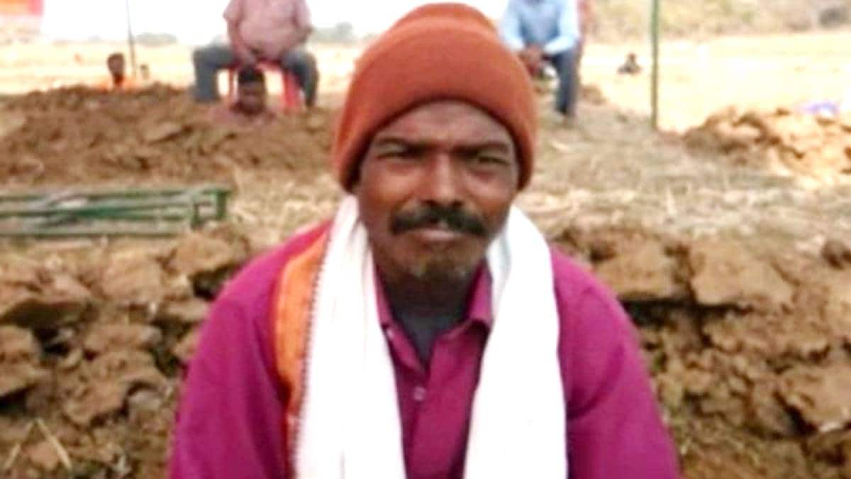 कर्जमाफी के लिए धरना देते किसान