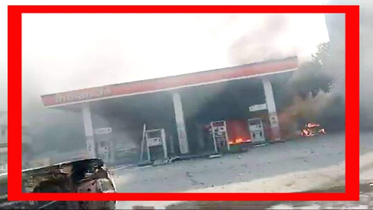 पेट्रोल पंप में लगाई आग