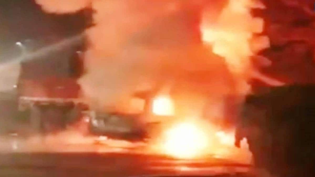 TRAGIC ACCIDENT IN UNNAO, UP, HEARTH IN A VAN COLLIDED WITH A TRUCK, SEVEN INDIVIDUALS BURNT ALIVE