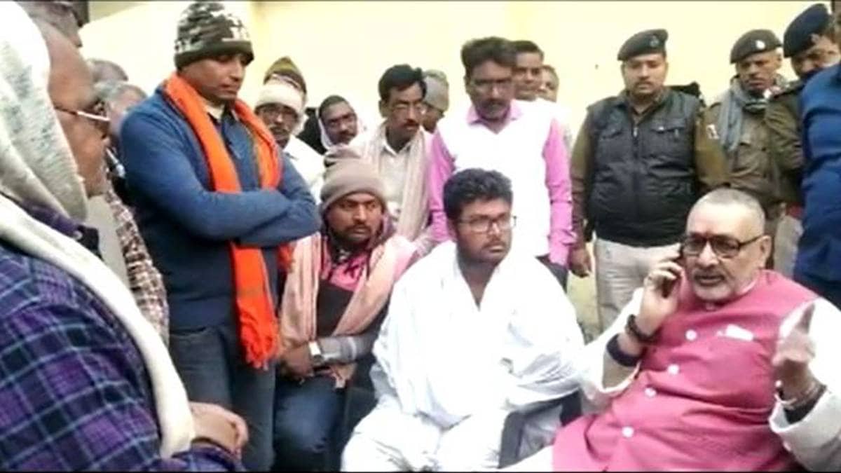 SP को फटकार लगाते हुए गिरिराज सिंह