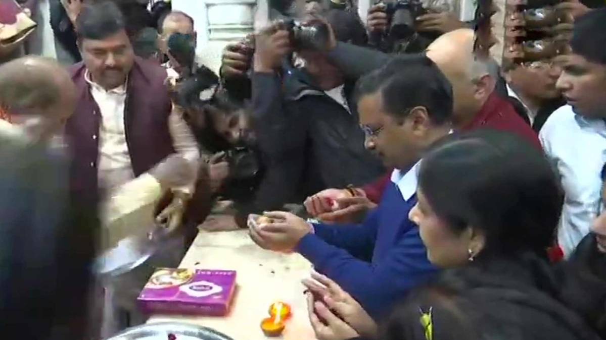 AAP chief Arvind Kejriwal, his wife Sunita Kejriwal and party leader Manish Sisodia offer prayers at Hanuman Temple in Connaught Place.