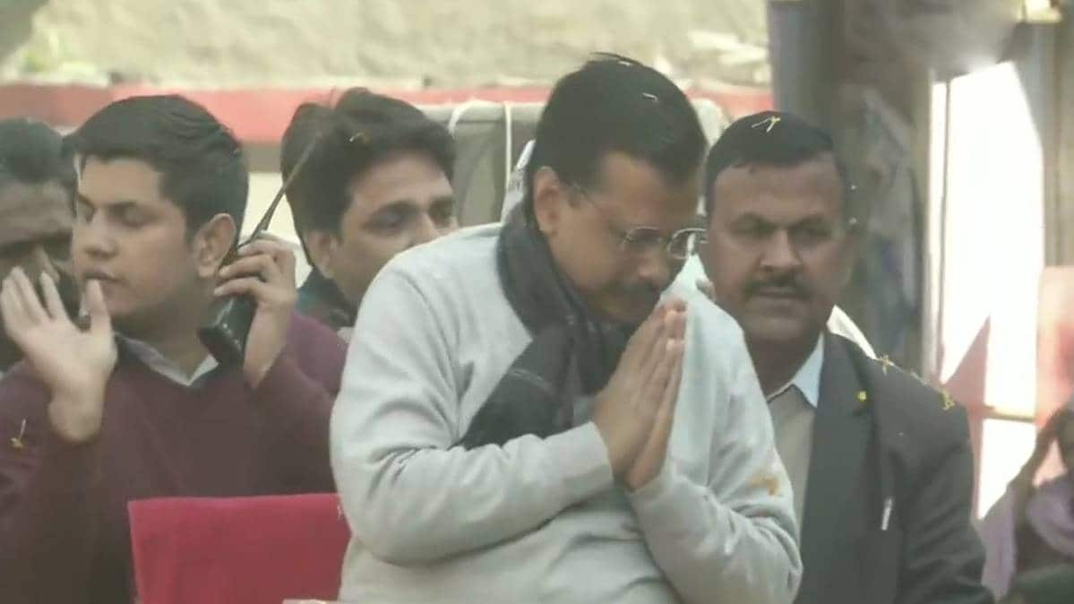 Black flags shown to Kejriwal during Dwark road show