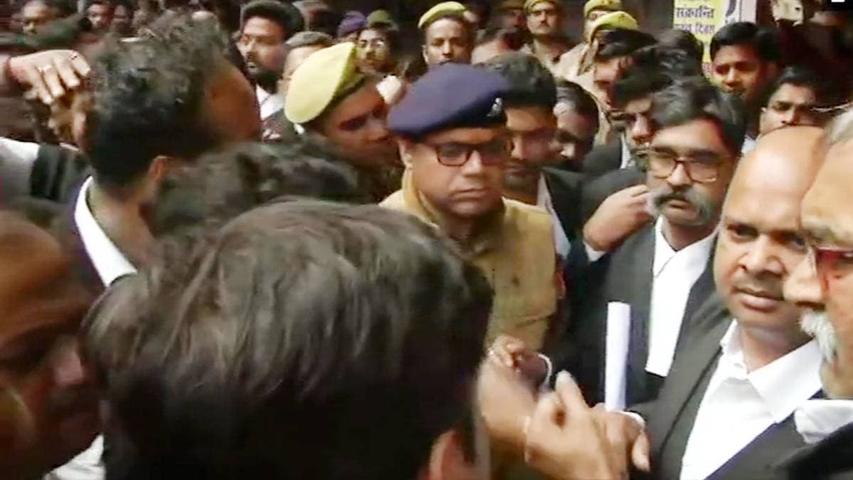 Lucknow: Crude bomb hurled in a court