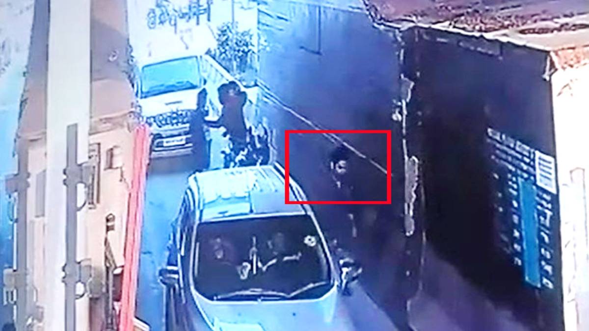 पुलिस ने पकड़े हथियार तस्कर